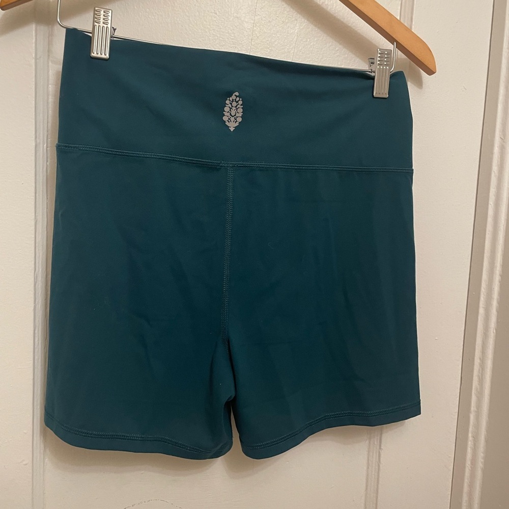 NWT Free People MovementNever Better Bike Shorts in Evergreen Size M and L - Picture 6 of 10